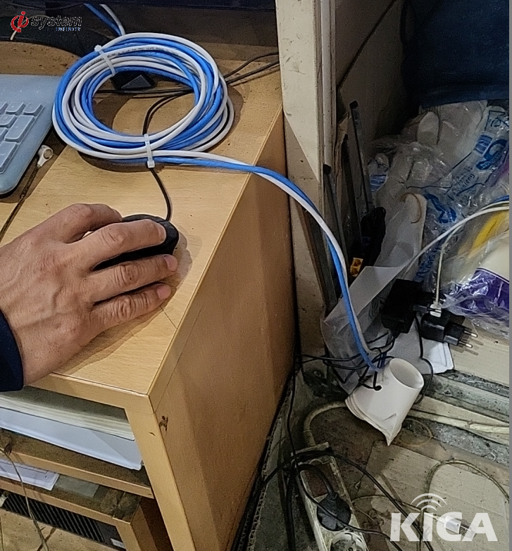 안산 공장 UTP 포설 작업 중 휴식 — 피로 누적 시 작업 중단으로 안전 우선