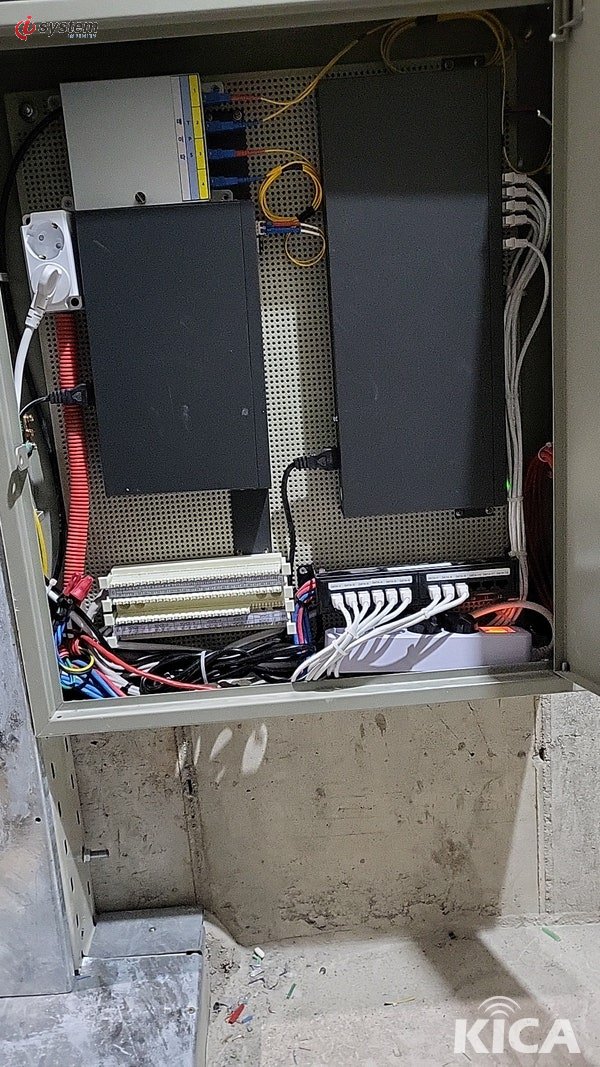 IDF 통신 단자함 내부 구조 - 패치패널·스위치·광 컨버터 - KT 사무실 인터넷 시공