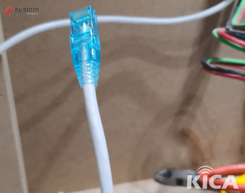 CAT6 UTP 케이블 RJ45 커넥터 단말 작업 완료 — 의료장비 연결용 표준 마감