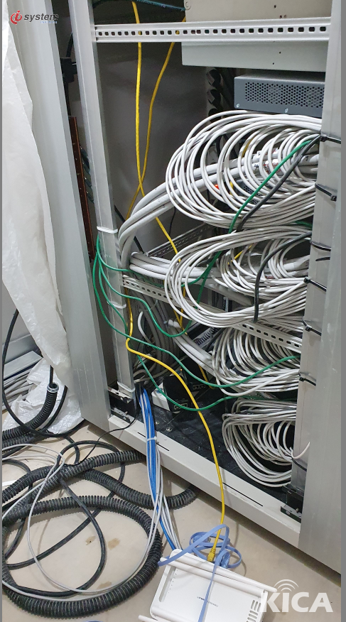 케이블타이로 랜선 고정 — 가장 일반적인 케이블 정리 용품으로 깔끔하게 묶기