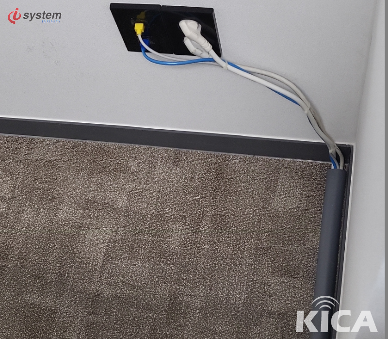 천장 콘센트 + RJ45 포트 몰딩 정리 — 표준 마감